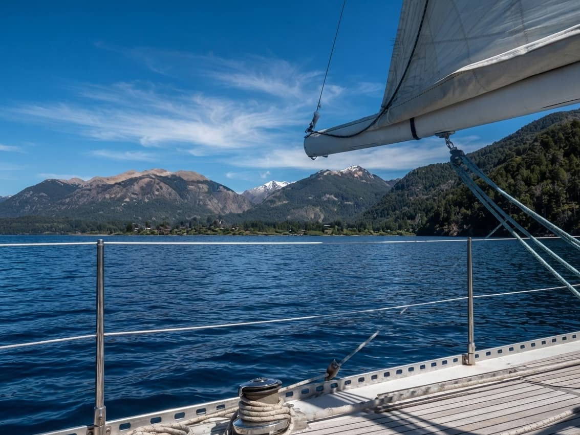 Velero por el Lago Nahuel Huapi